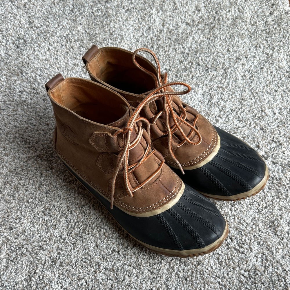 Sorel Brown & Black Lace-Up Winter Duck Boots